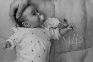 MAIdesign | Baby Shooting, Kind am Rücken liegend