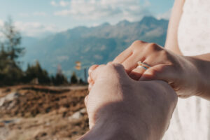 MAIdesign | Hochzeitsshooting Ringe im Fokus