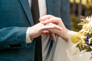 MAIdesign | Ringe anstecken bei Hochzeit