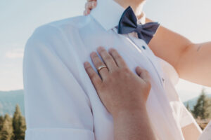 MAIdesign | Brautpaar Shooting, Ring im Fokus